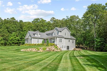 64 Knight View Drive, West Greenwich, 罗得岛 02817, 美国