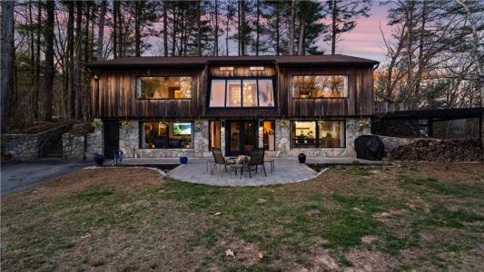 25 Mountaindale Road, Smithfield, Rhode Island 02917