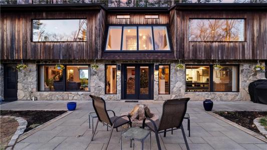 25 Mountaindale Road, Smithfield, Rhode Island 02917