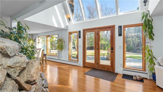 25 Mountaindale Road, Smithfield, Rhode Island 02917