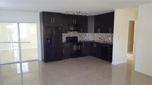1221 N 70th Way, Hollywood, Florida 33024, USA