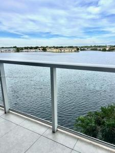 1301 NE Miami Gardens Dr 502W, Miami, Florida 33179, USA