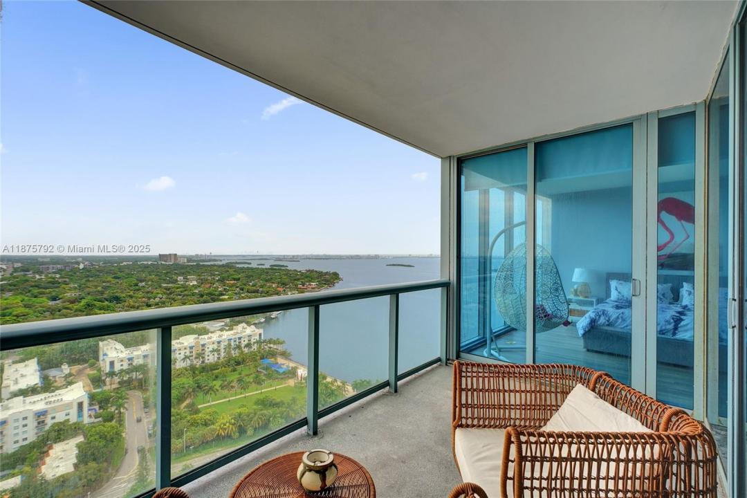 601 NE 36th St 2703, Miami, Florida 33137, USA