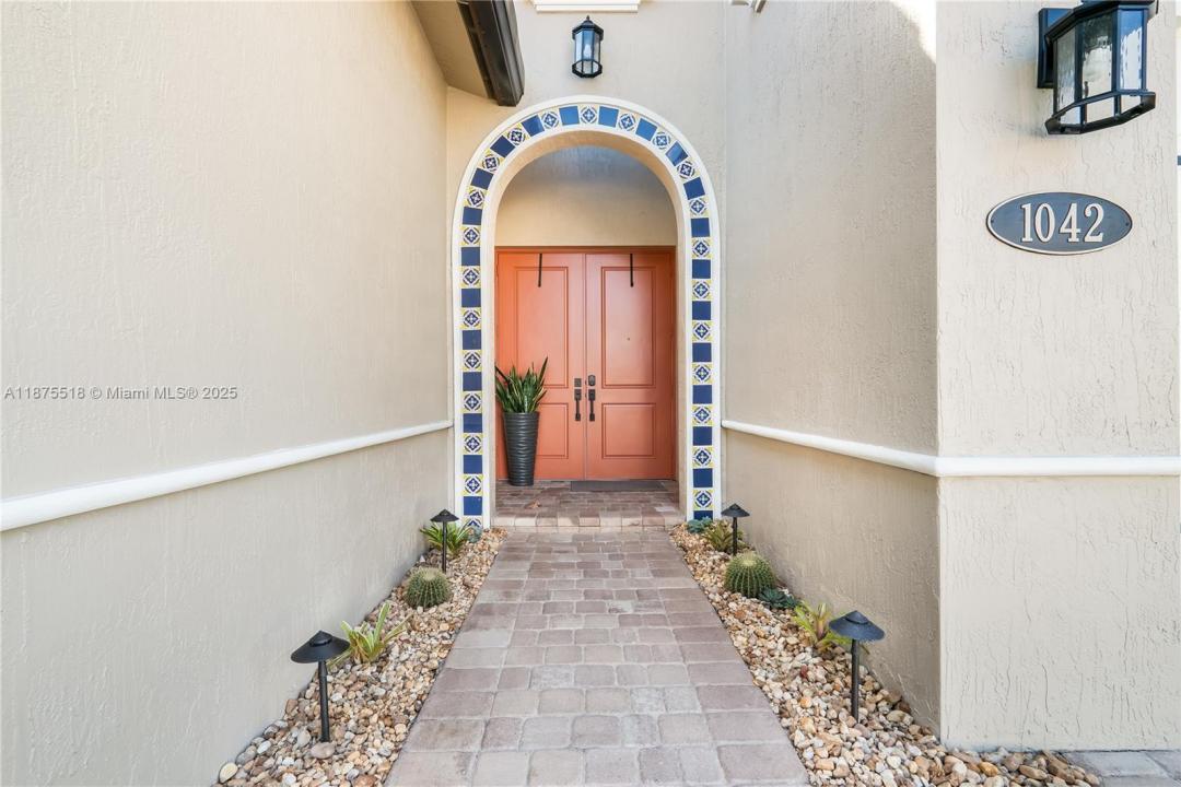 1042 SW 113th Ave, Pembroke Pines, Florida 33025