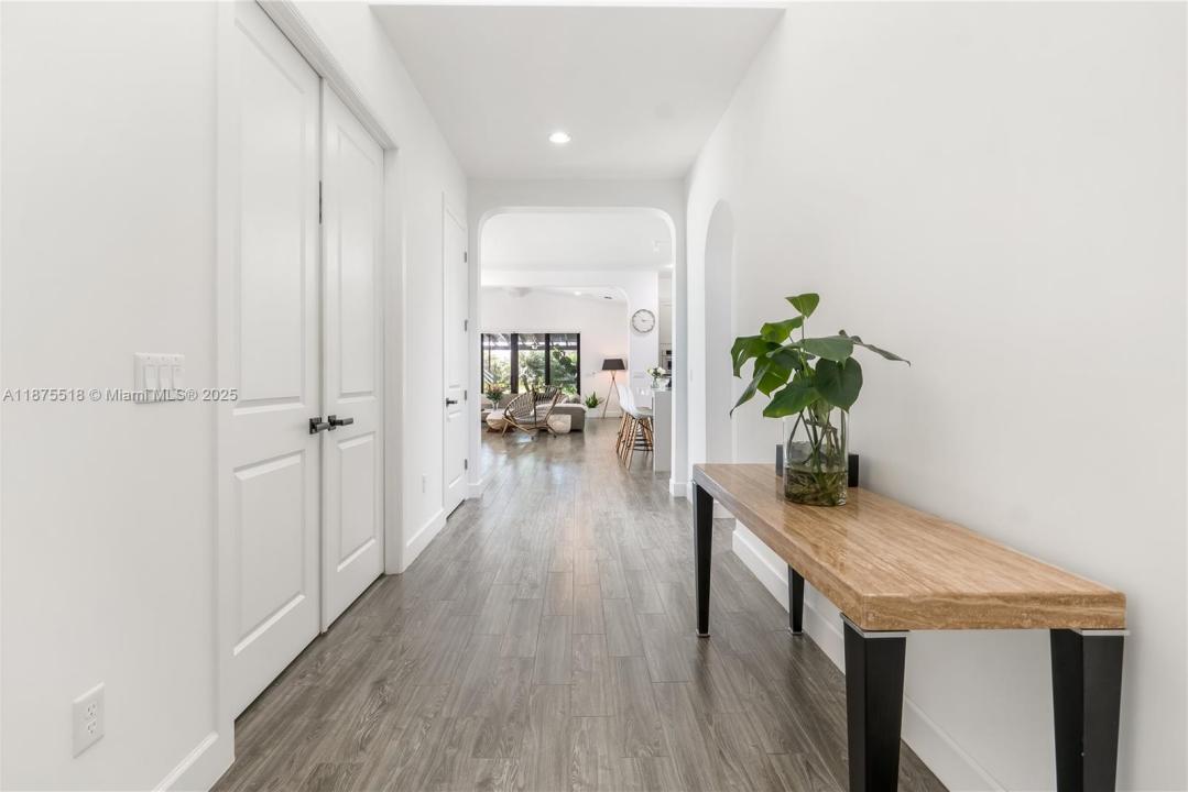 1042 SW 113th Ave, Pembroke Pines, Florida 33025