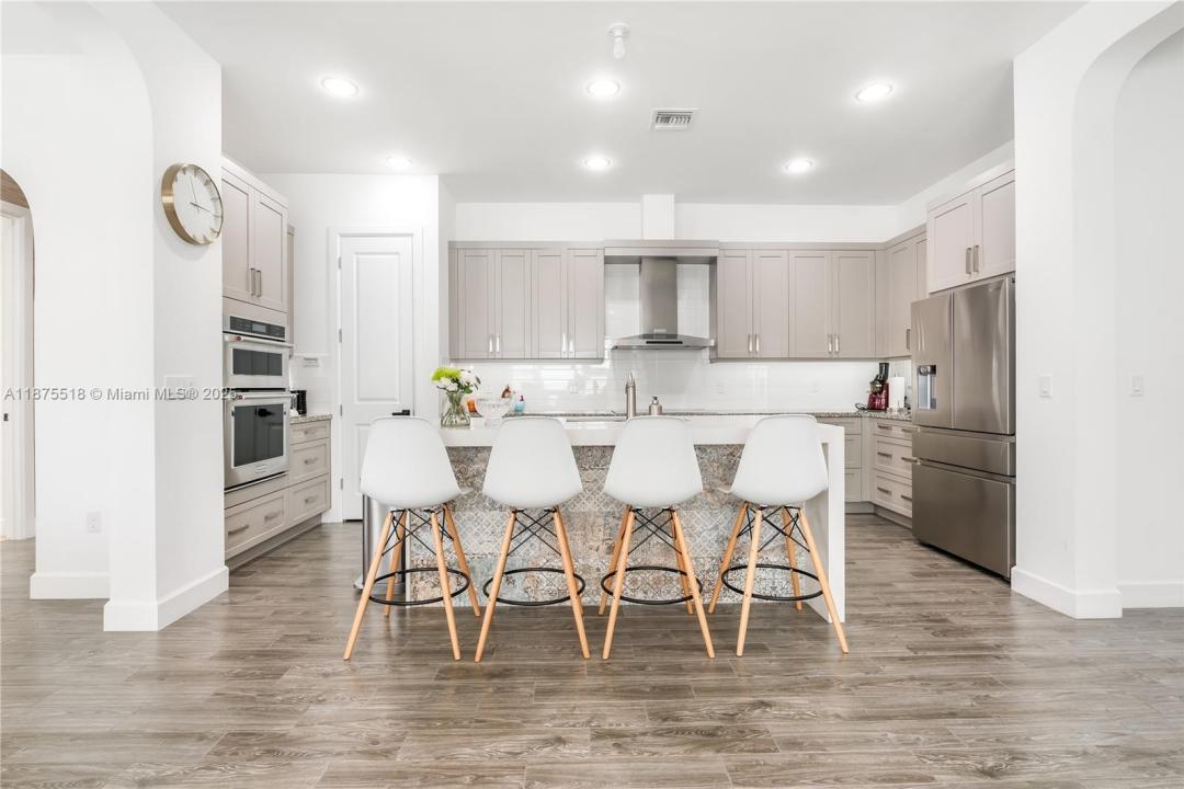 1042 SW 113th Ave, Pembroke Pines, Florida 33025