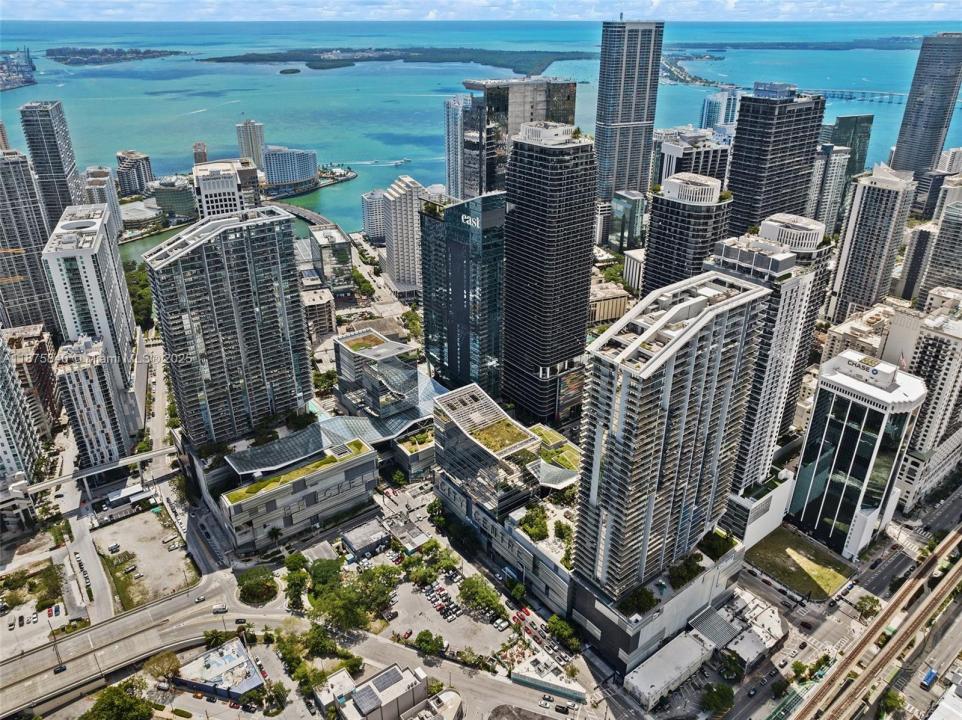 88 SW 7th St 1403, Miami, Florida 33130