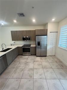10295 NW 64th Ter 102, Doral, Florida 33178, USA