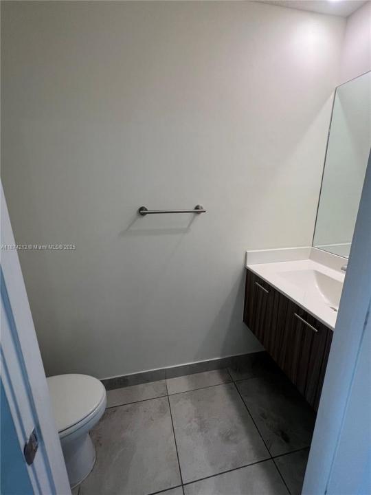 10295 NW 64th Ter 102, Doral, Florida 33178, Stati Uniti
