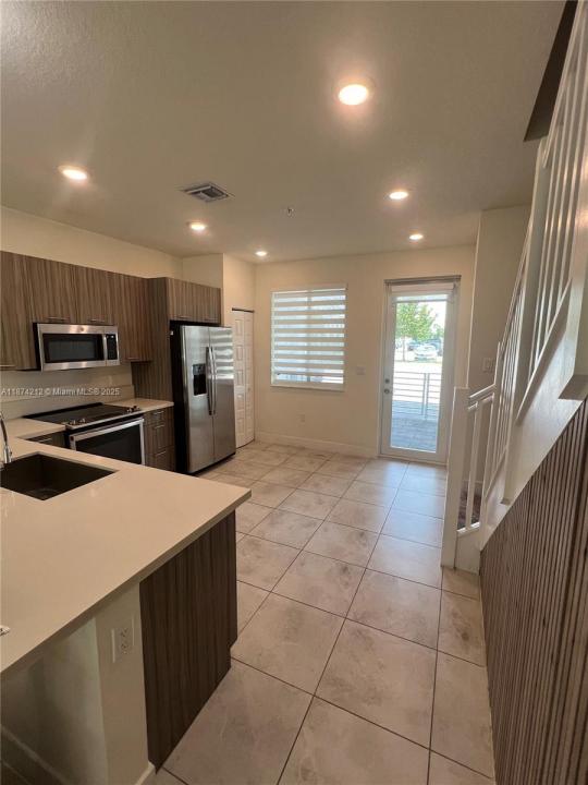 10295 NW 64th Ter 102, Doral, Florida 33178, Stati Uniti