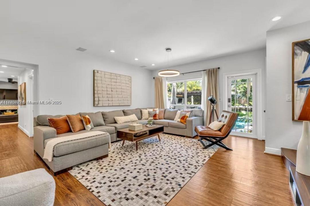 110 SE 11th Ave, Fort Lauderdale, Флорида 33301, Соединенные Штаты