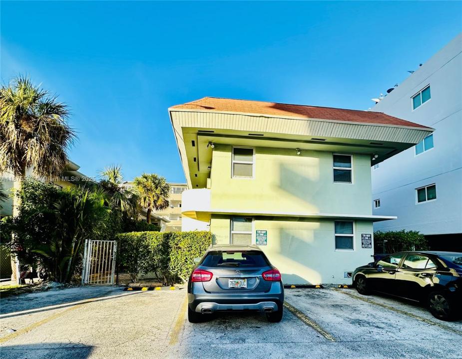 2021 Bay Dr 3, Miami Beach, Floryda 33141, USA