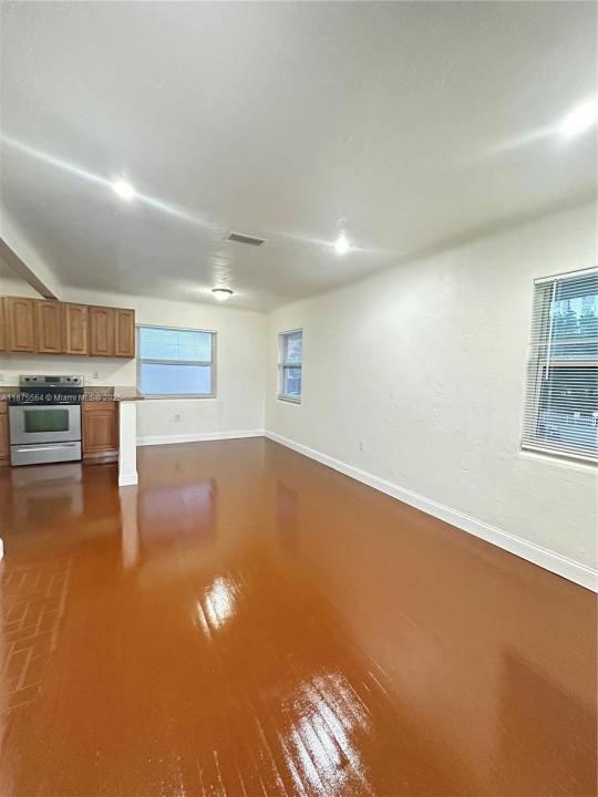 2021 Bay Dr 3, Miami Beach, Floryda 33141, USA