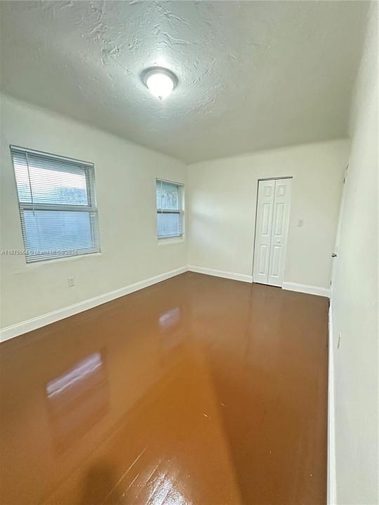 2021 Bay Dr 3, Miami Beach, Floryda 33141, USA