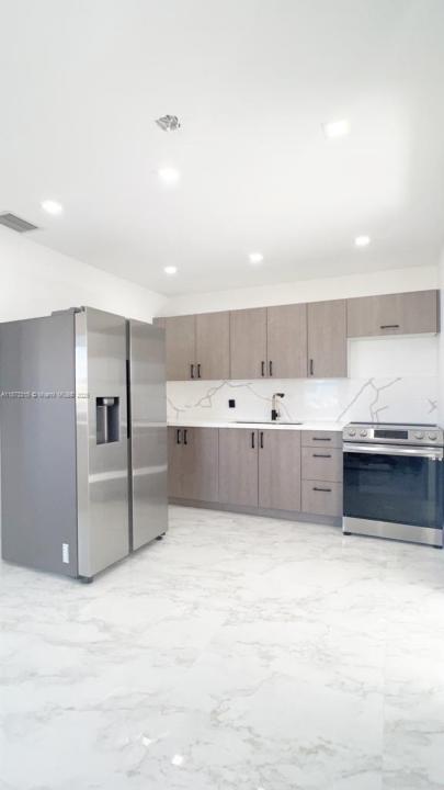 1013 NW 1st Ave, Hallandale Beach, Florida 33009, Stati Uniti