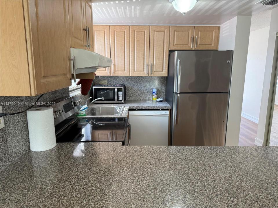 2071 W 54th St 77, Hialeah, Florida 33016