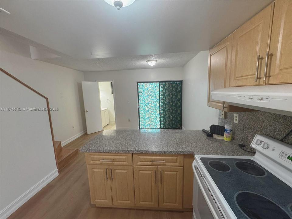 2071 W 54th St 77, Hialeah, Florida 33016