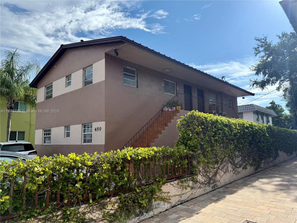650 SW 42nd Ave, Miami, Florida 33134, Estados Unidos