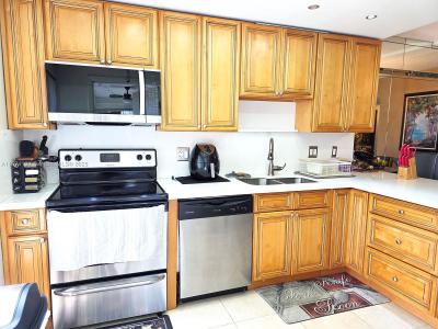 4160 Inverrary Dr 112, Lauderhill, Florida 33319, USA