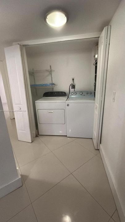 8363 Lake Dr 403, Doral, Florida 33166, Stati Uniti