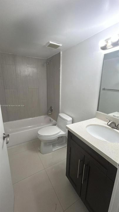 8363 Lake Dr 403, Doral, Florida 33166, Stati Uniti