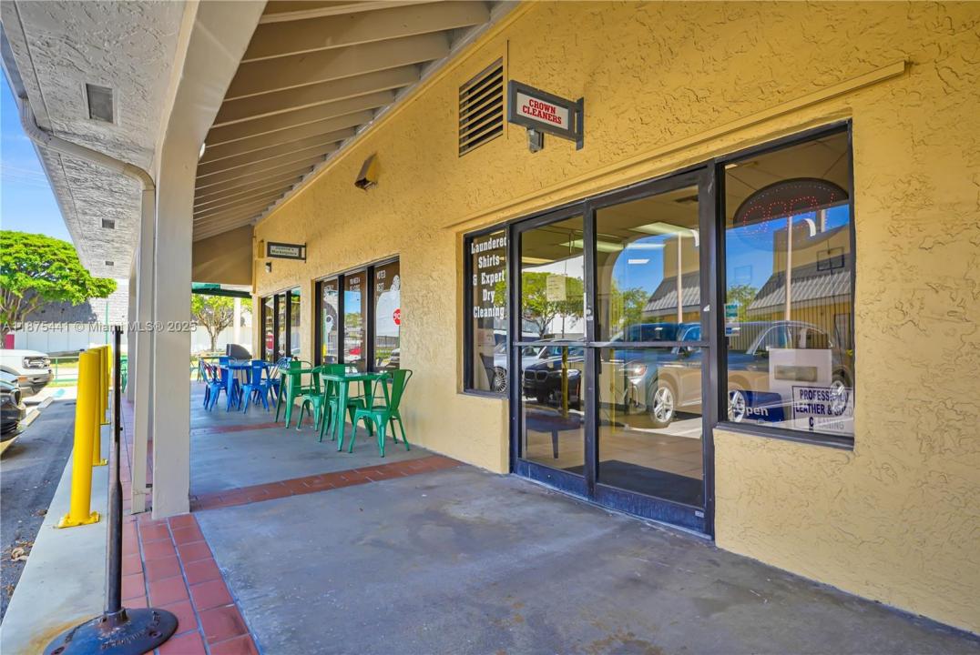 8279 S Dixie Hwy, Miami, Флорида 33143, Соединенные Штаты