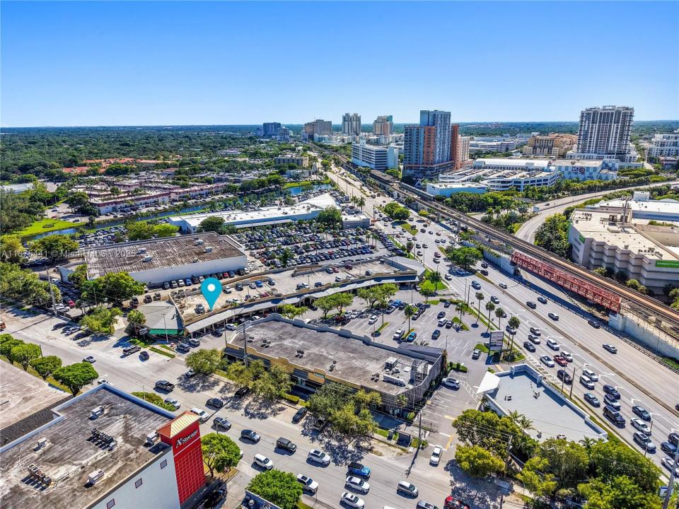8279 S Dixie Hwy, Miami, Флорида 33143, Соединенные Штаты