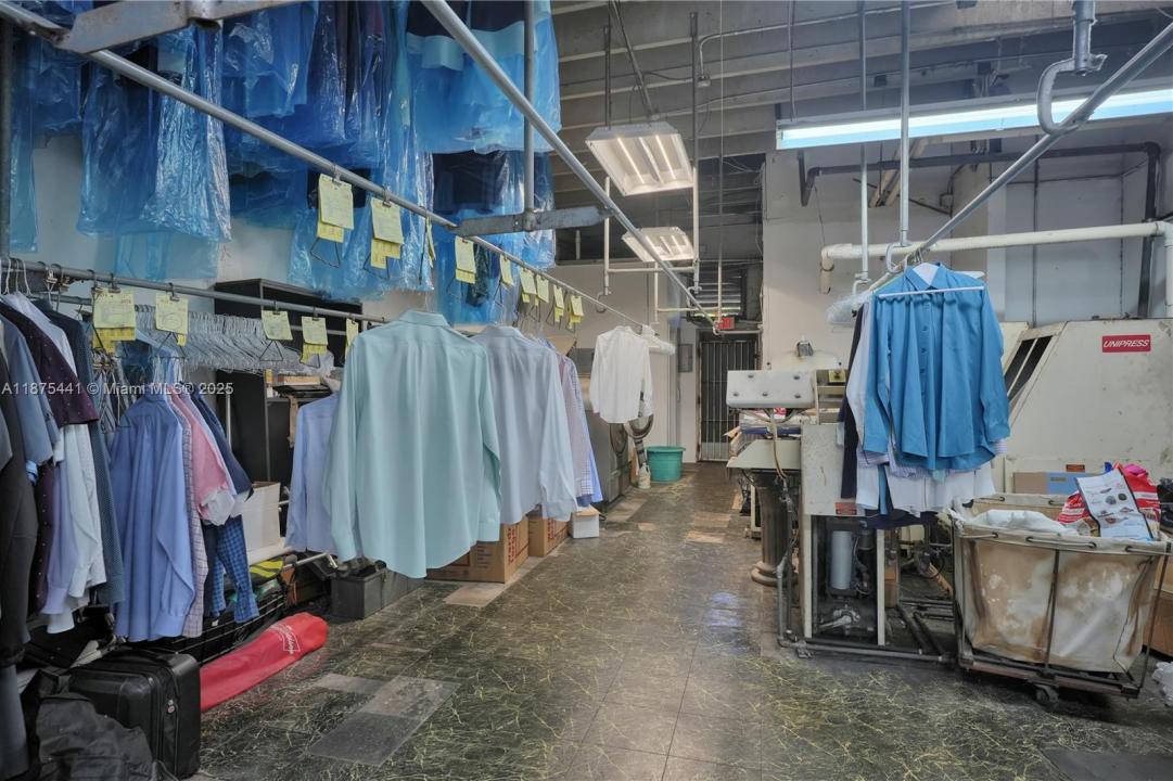 8279 S Dixie Hwy, Miami, Флорида 33143, Соединенные Штаты