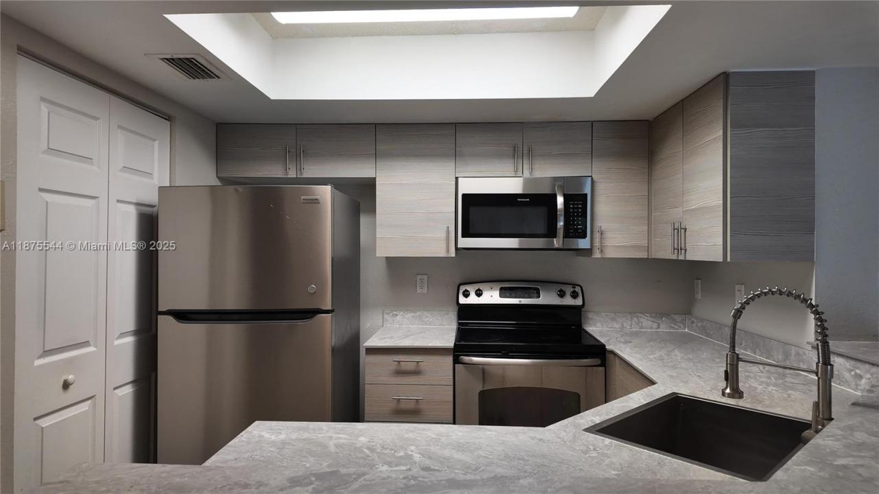 9044 W Atlantic Blvd 321, Coral Springs, Florida 33071, HOA KỲ