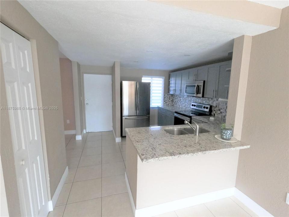 9911 W Okeechobee Rd 1-101, Hialeah Gardens, Florida 33016, Estados Unidos