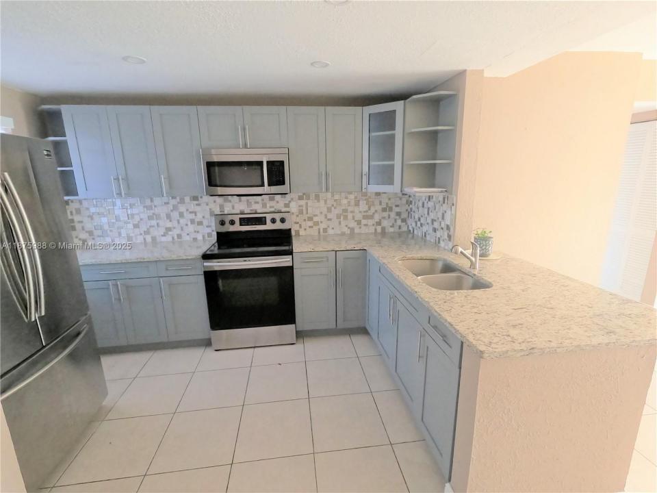 9911 W Okeechobee Rd 1-101, Hialeah Gardens, Florida 33016, Estados Unidos