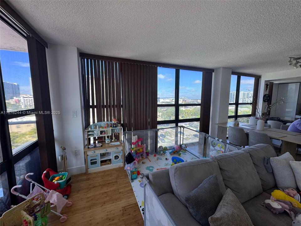 600 NE 36th St 821, Miami, Florida 33137, Stati Uniti