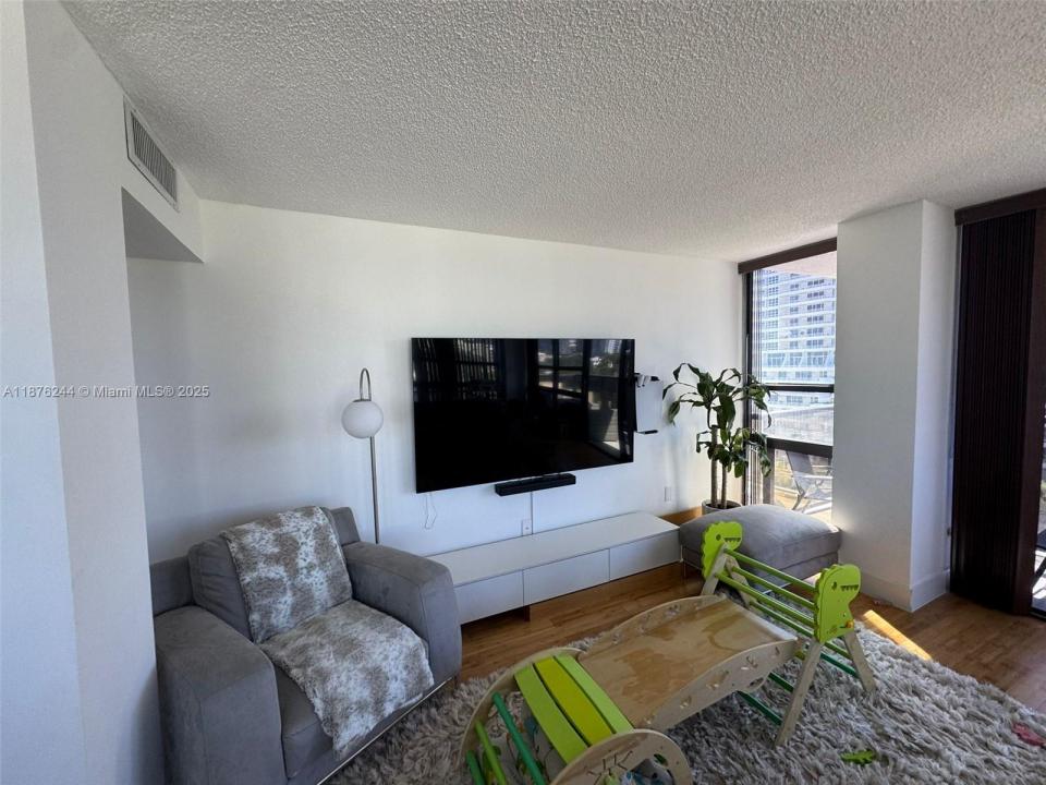 600 NE 36th St 821, Miami, Florida 33137, Stati Uniti