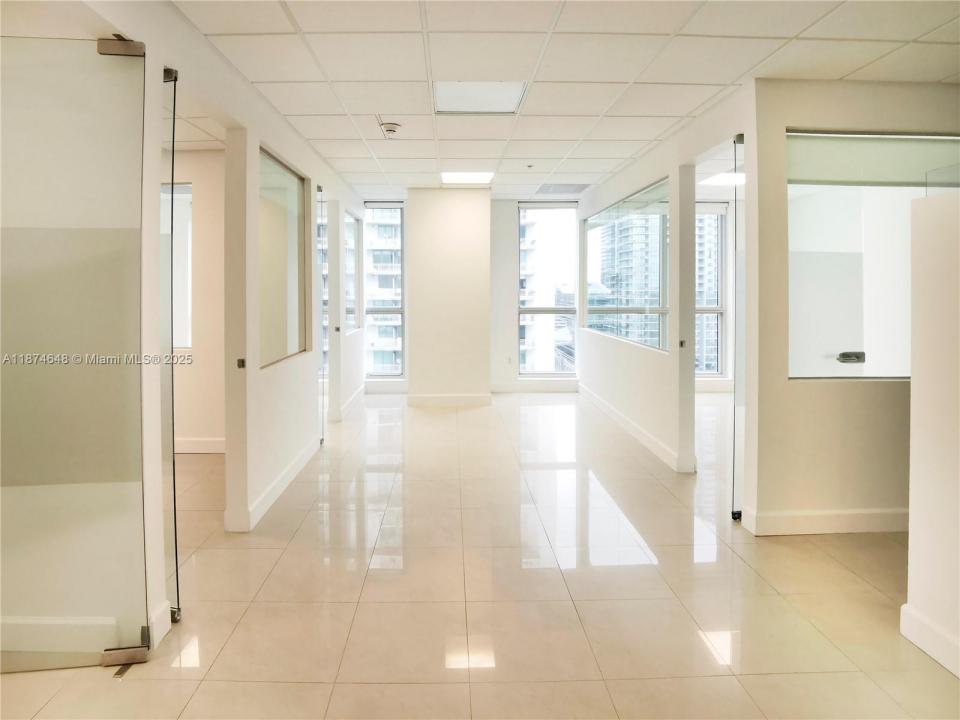 175 SW 7th St 2003, Miami, Florida 33130, USA