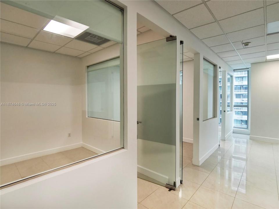 175 SW 7th St 2003, Miami, Florida 33130, USA