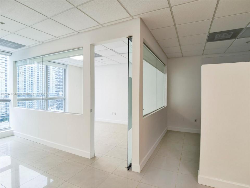 175 SW 7th St 2003, Miami, Florida 33130, USA