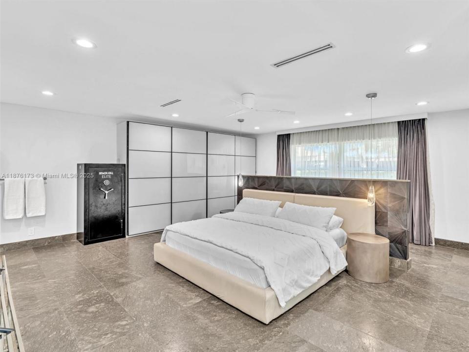 840 S Southlake Dr, Hollywood, Florida 33019