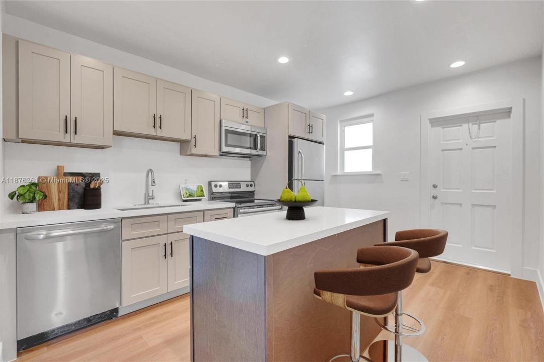 893 NE 81st St, Miami, Floride 33138, États-Unis