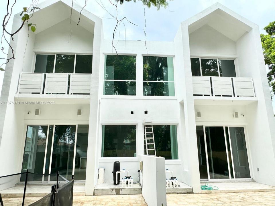5728 NW 5th Court TH-2, Miami, Floride 33127, États-Unis