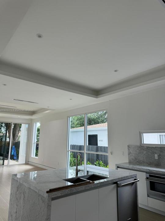 5728 NW 5th Court TH-2, Miami, Floride 33127, États-Unis