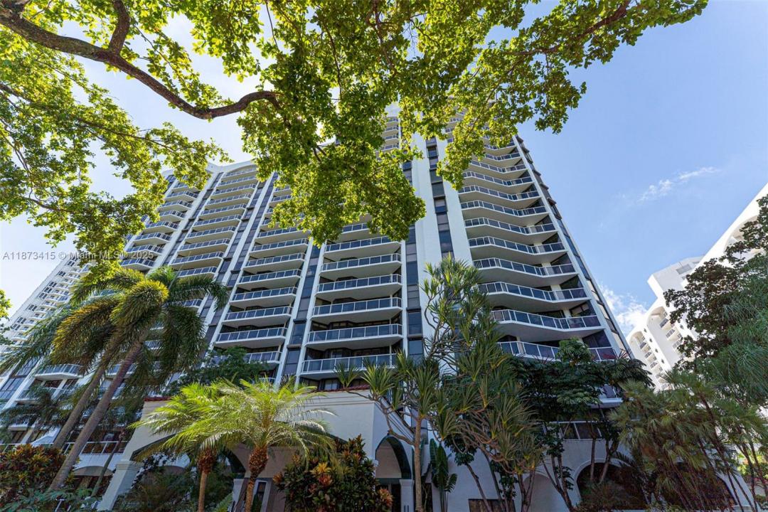 3640 Yacht Club Dr 305, Aventura, Florida 33180