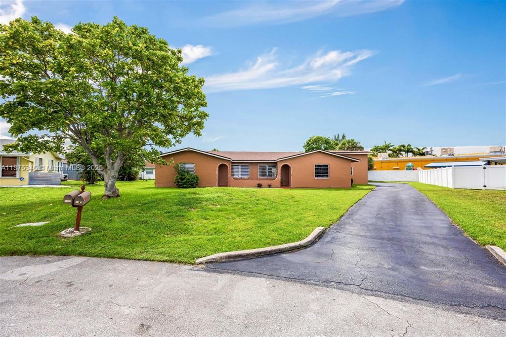 5710 NW 87th Ter, Tamarac, Florida 33321, USA