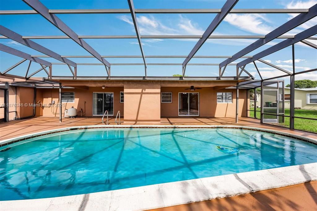 5710 NW 87th Ter, Tamarac, Florida 33321, USA