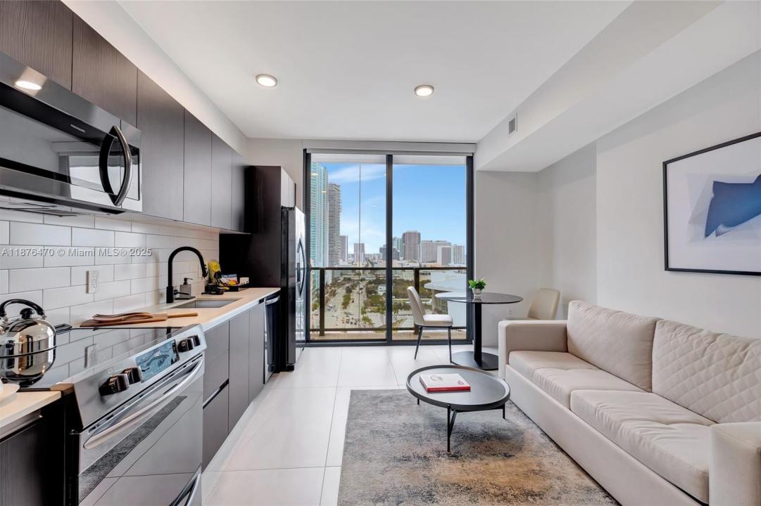 398 NE 5th St 1407, Miami, Florida 33132, USA