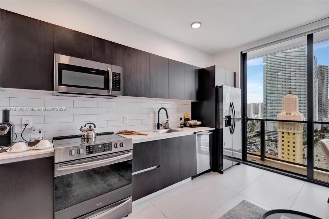 398 NE 5th St 1407, Miami, Florida 33132, USA