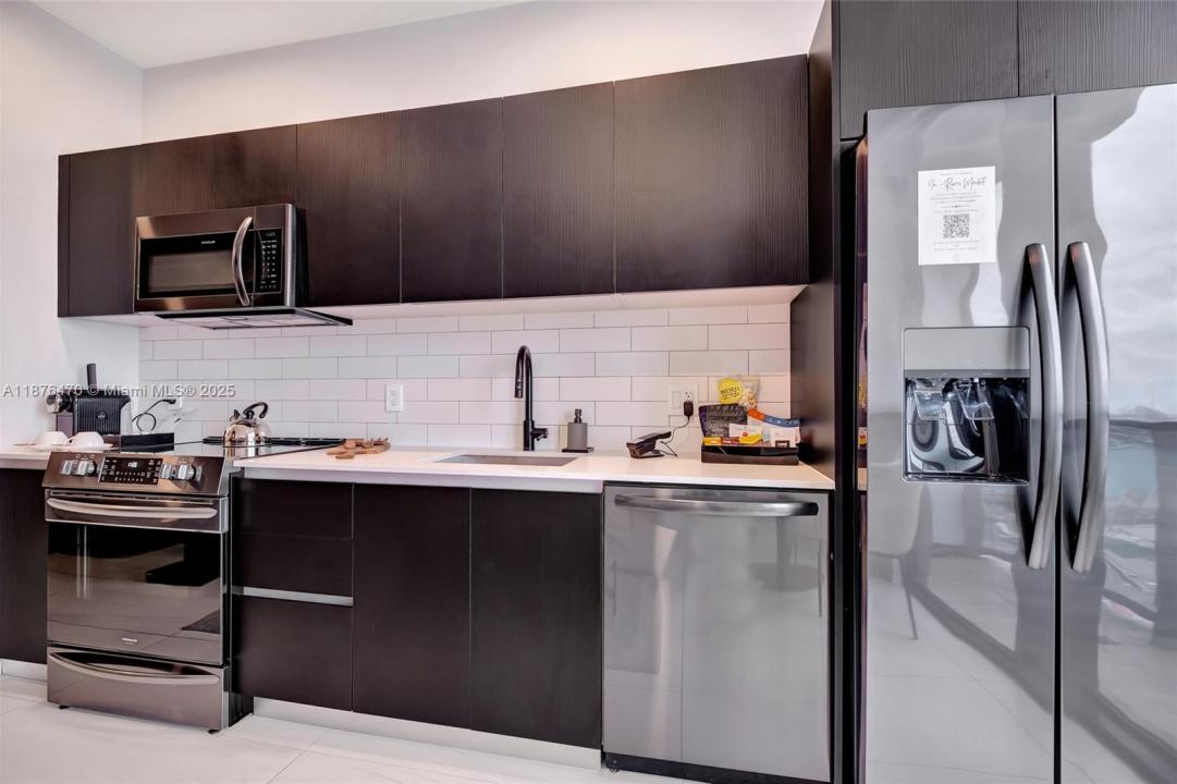 398 NE 5th St 1407, Miami, Florida 33132, USA