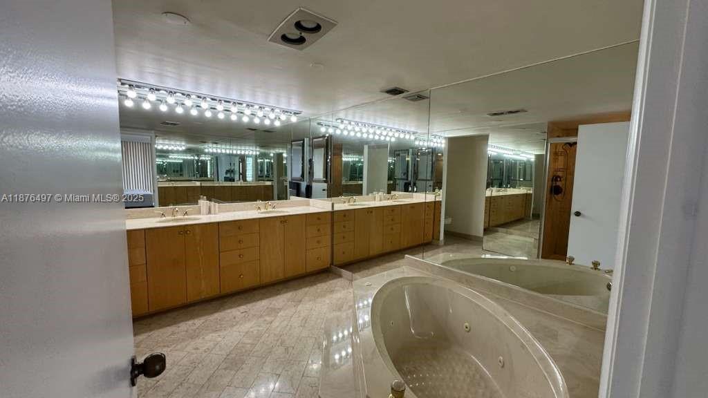 11113 Biscayne Blvd 552, Miami, Florida 33181