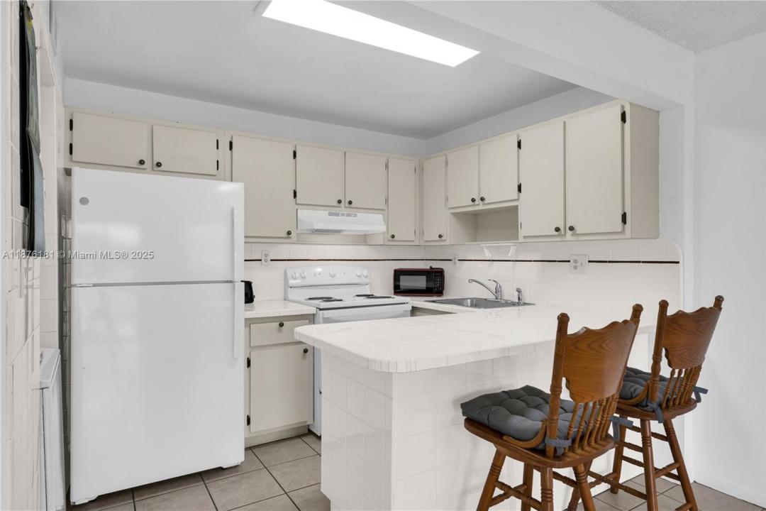 1820 W 53rd St 201, Hialeah, Florida 33012, USA