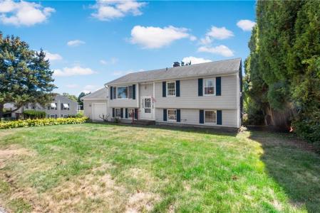 42 Homeland Avenue, Narragansett, Rhode Island 02882