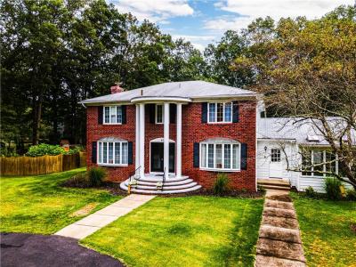 44 Heritage Drive, Warwick, Rhode Island 02818